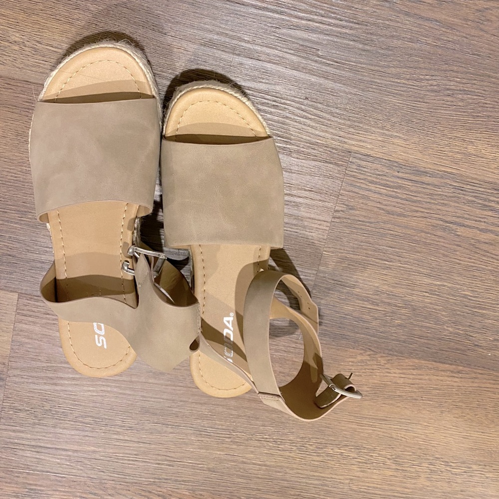 Soda Topic platform wedges